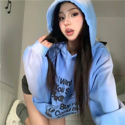 一位站立的人